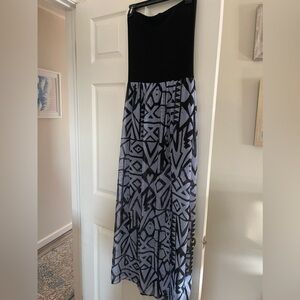 Black and blue strapless dress